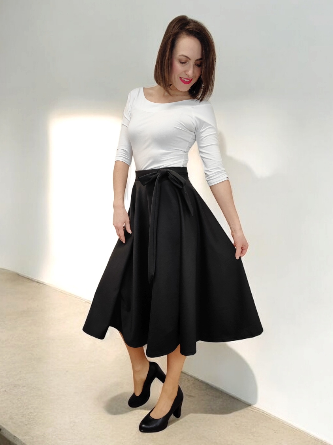 kolová zavinovací sukně midi na postavě